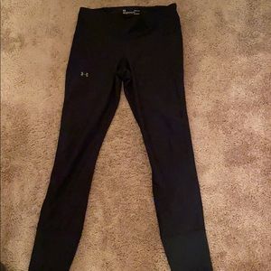 Women’s fitted heat gear leggings